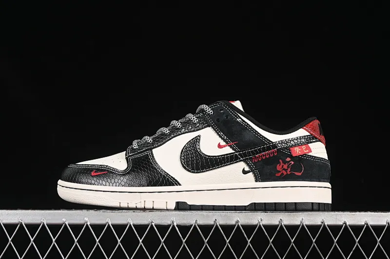 All categories Nk SB Dunk Series Nk SB Dunk Low High-end customized low-top sneakers Nike SB Dunk Low Year of the Snake series Black scales and black hooks Anniversary high-end customized low-top casual sneakers YX5066-292